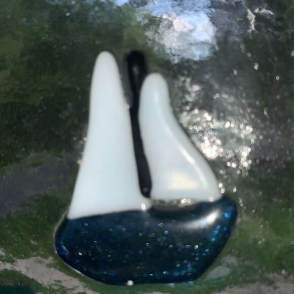 #6634 FUSED GLASS SAIL BOAT  SAIL BOAT SUN CATCHER - Picture 3 of 10